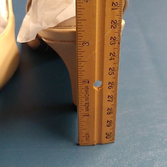 Life Stride 11M Cream Slingback Heels with Pointed Toe and Medium Heel - Picture 9 of 9